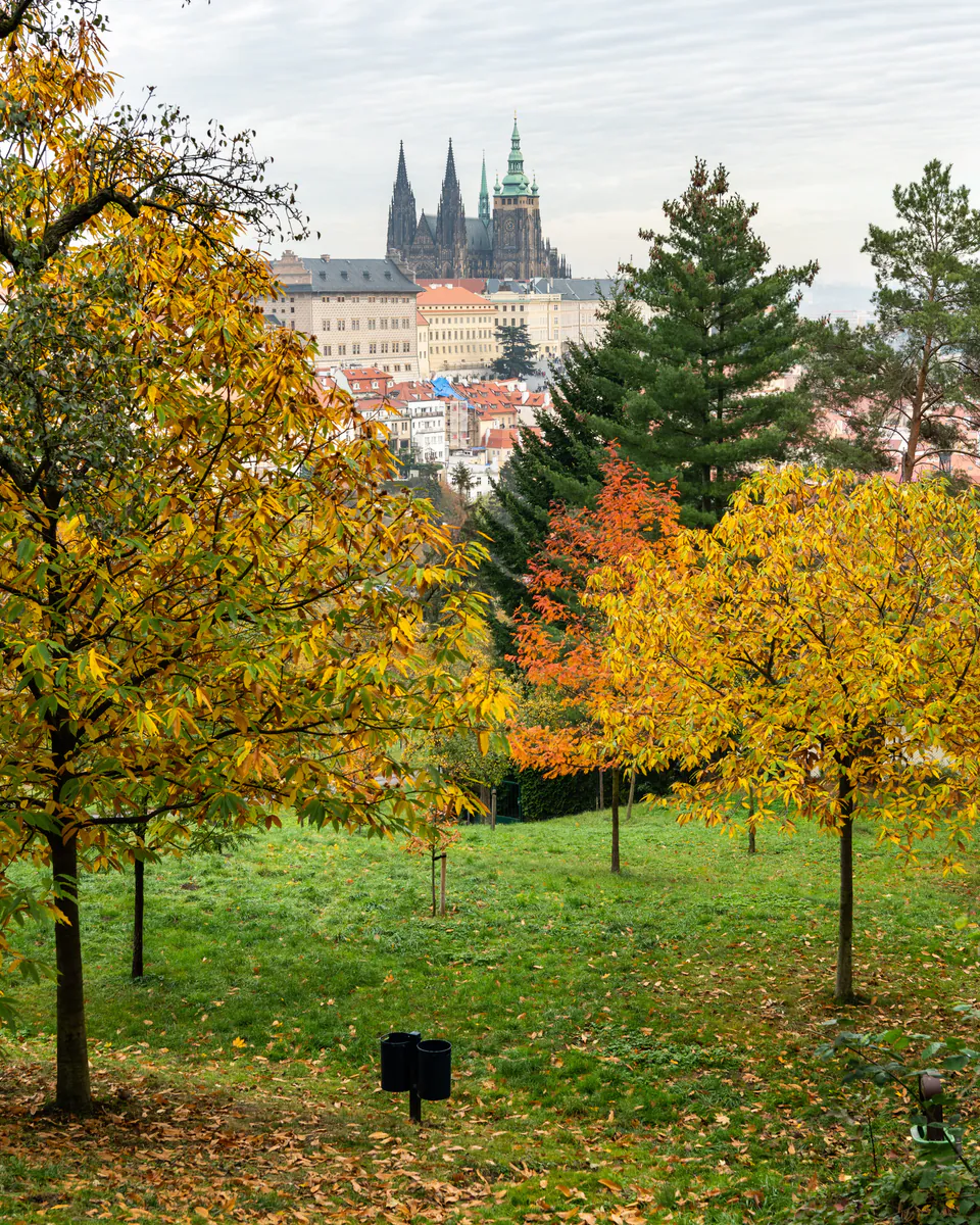 Staroměstská radnice and the Comprehensive Prague Autumn Travel Guide — The Autumn Canvas: Historic Parks, Elevated Vantage Points, and Photographic Expeditions