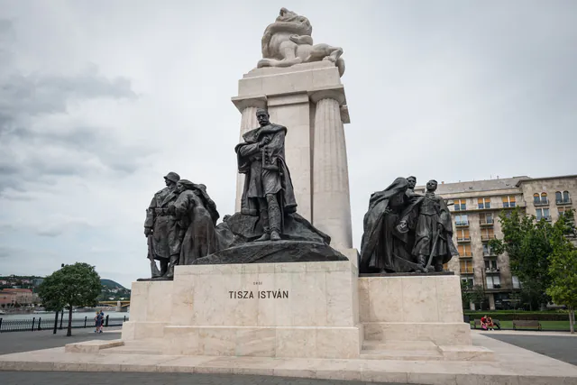 Kossuth Lajos Square — photo 5