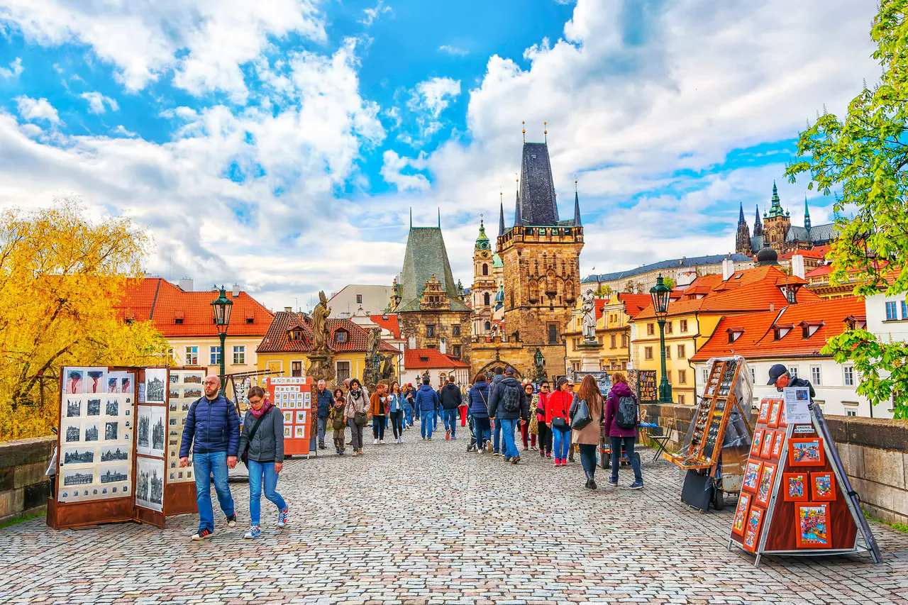 Best of Prague Guided Tour and Cruise with Authentic Czech Lunch