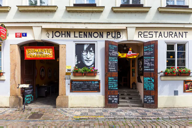 Lennonova zeď — Post-Revolution Commodification and the Crisis of Heritage Management