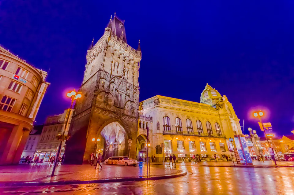 Staroměstská radnice and the Comprehensive Prague Autumn Travel Guide — Illumination and Imagination: The Signal Festival and Botanical Halloween