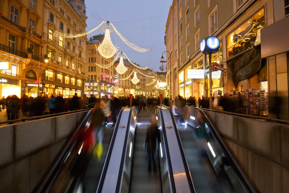 Vienna After Dark: The Ultimate Local Nightlife Guide — Logistics and Safety: Navigating the Nightline