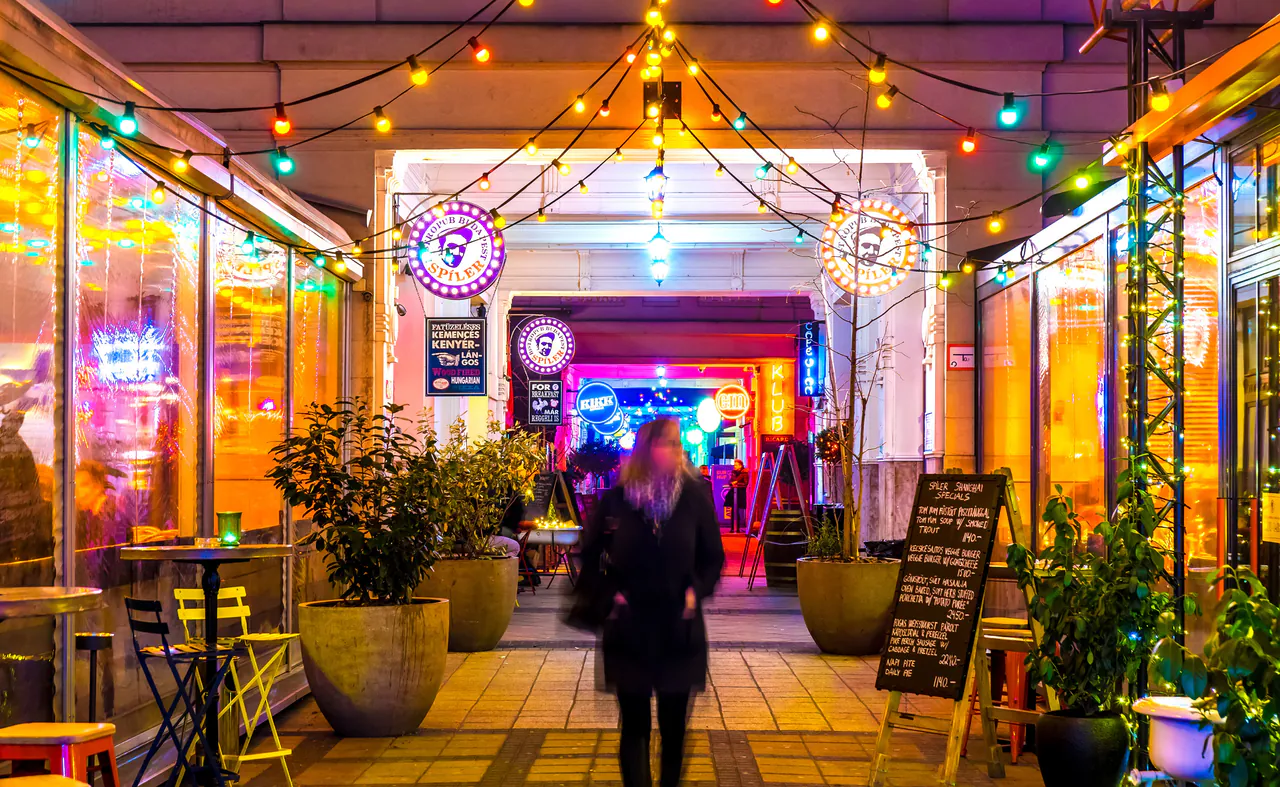 Budapest After Dark: A Local’s Guide to Ruin Bars, Rooftops, and Late-Night Culture