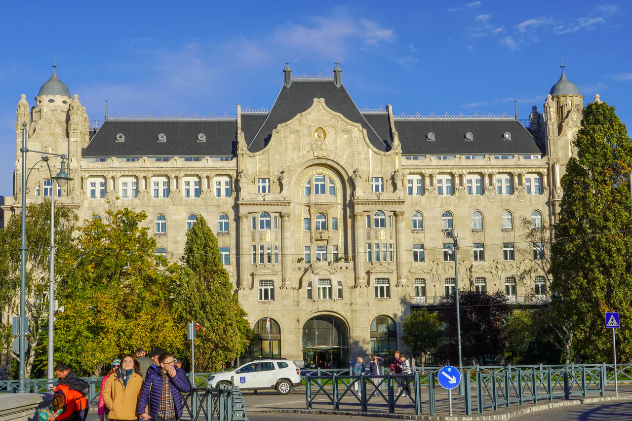 8 Best Romantic Hotels in Budapest for Couples