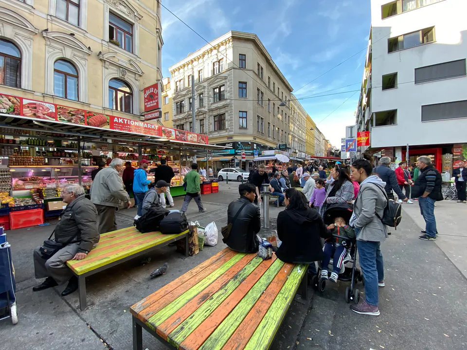 Wenen met een klein budget: De ultieme lokale reisroute — Middag & lunch: Supermarktgeheimen en pay-as-you-wish buffetten