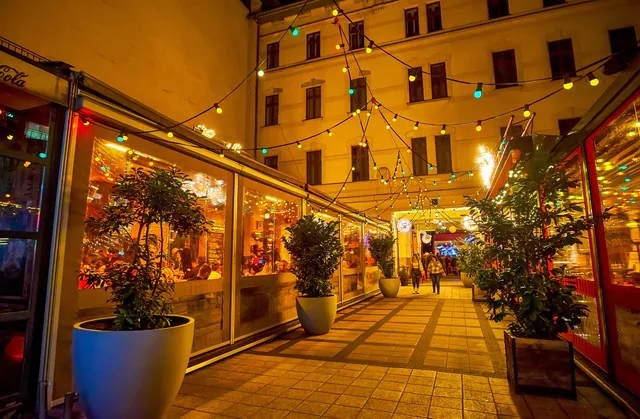 Budapest in 24 Hours: A Tale of Two Cities — Evening: Jewish Quarter Vibes and Ruin Bars