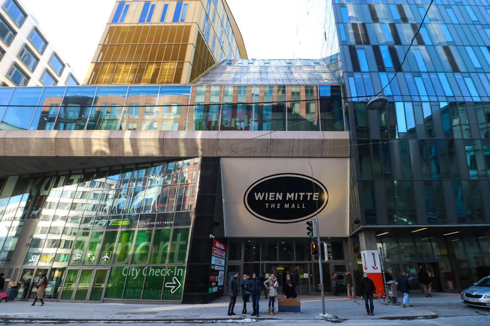 The Ultimate Guide to Luggage Storage in Vienna: Lockers, Apps, and Insider Tips — Wien Mitte & The Mall: The Ultimate Transit Hub Strategy