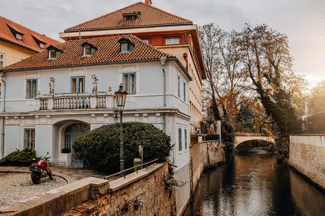 Kampa Park and Island — Architectural Evolution: From Aristocratic Palaces to Intellectual Hubs