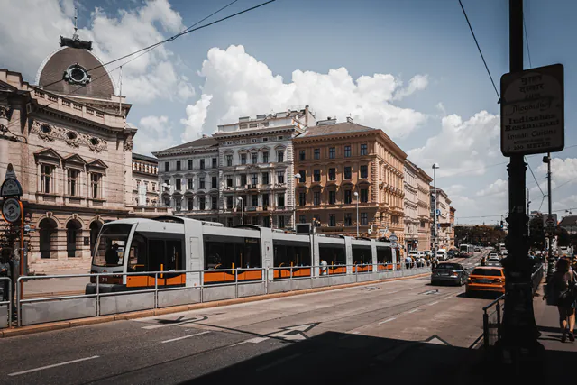 超越环城大道：深度探索者的维也纳 5 日终极行程 — 维也纳交通守则：像当地人一样出行