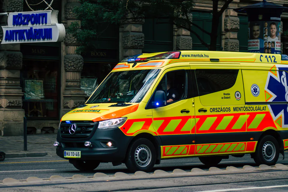 Emergency services contact information and Hungarian emergency phrases guide