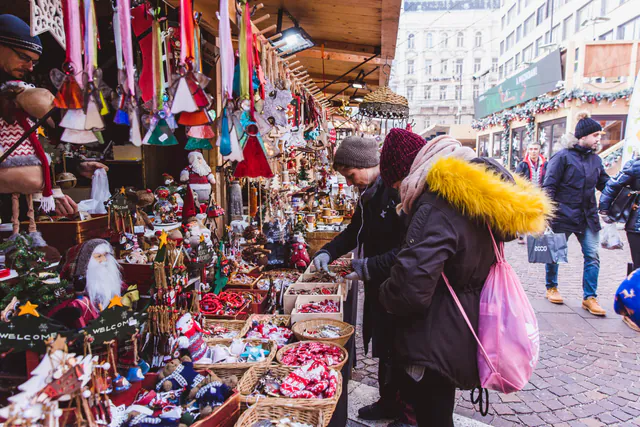 Budapest Christmas Markets (Advent Basilica & Vörösmarty Classic Xmas) — Shopping & Crafts
