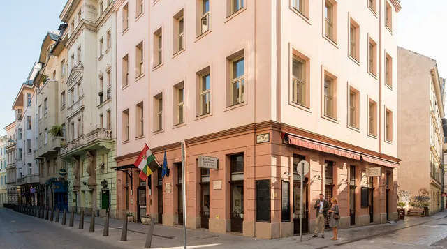 Three Corners Hotel Art