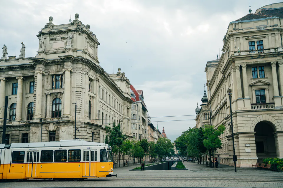 Szabadság tér — Photography Guide