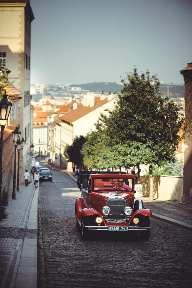 1.5-Hour Oldtimer Convertible Prague Sightseeing Tour — gallery 3
