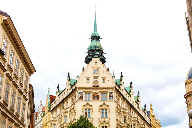 Muzeum iluzivního umění Praha (Illusion Art Museum Prague) — Architectural Context: The House at the Red Fox