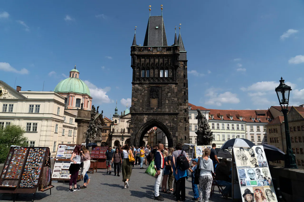 The Photographer's Gateway: Mastering the Old Town Bridge Tower