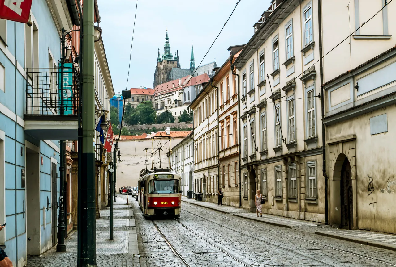 The Complete Guide to Prague Public Transportation (PID & DPP)