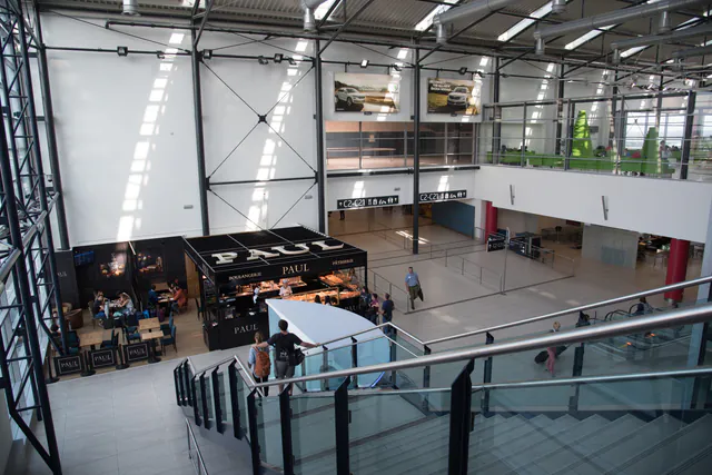 Václav Havel Airport Prague Guide — Navigating Passenger Amenities, Luggage Logistics, and Culinary Offerings