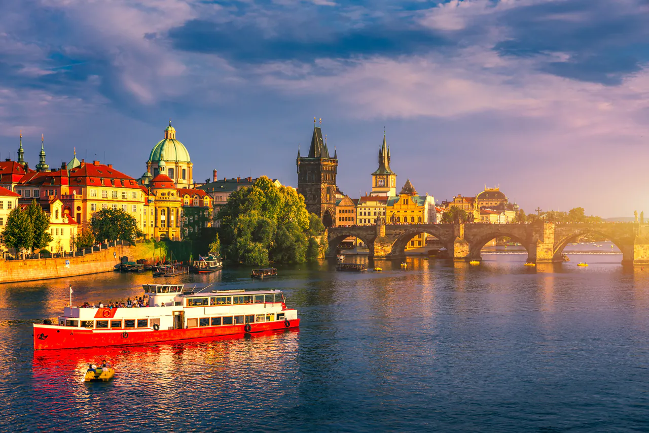 PRAGUE BOATS: 50-Minute Sightseeing Cruise