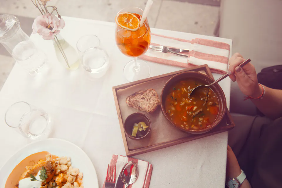 Ötkert — Drinks & Food