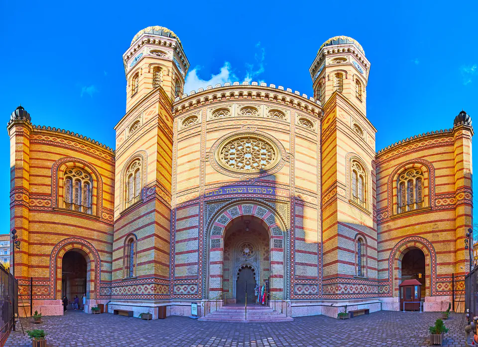 Ornate facade of Dohány Street Synagogue with twin towers and Moorish architectural details