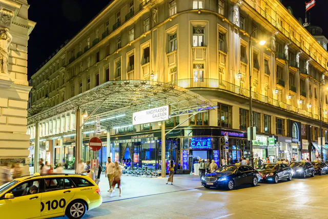 Vienna夜间交通指南:深夜出行攻略 — 机场冲刺:赶搭红眼或早班飞机