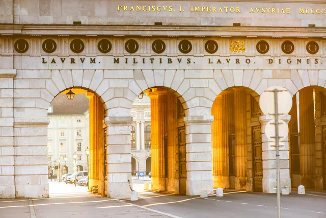 Solo in de keizerlijke stad: De ultieme reisgids voor Vienna — Aankomst en rondreizen als een lokal