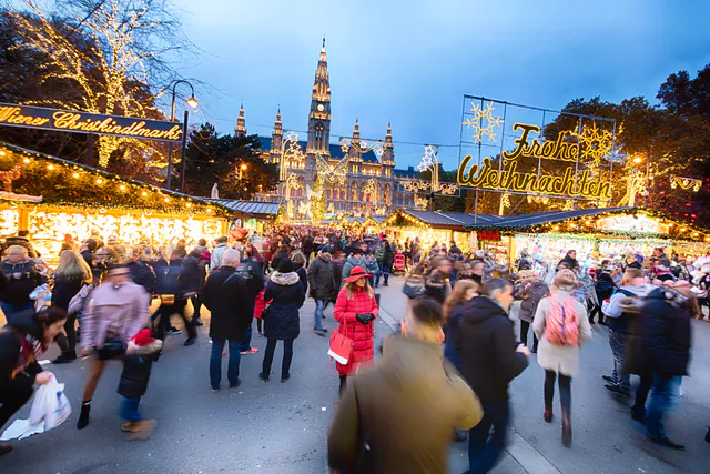 Vienna Winter Guide: Weihnachtsmärkte, Eistraum und prunkvolle Bälle — Der Glanz der Weihnachtsmärkte