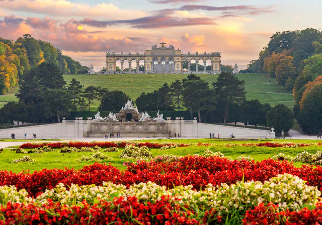 希青 (美泉宫) — 顶级景点与地标