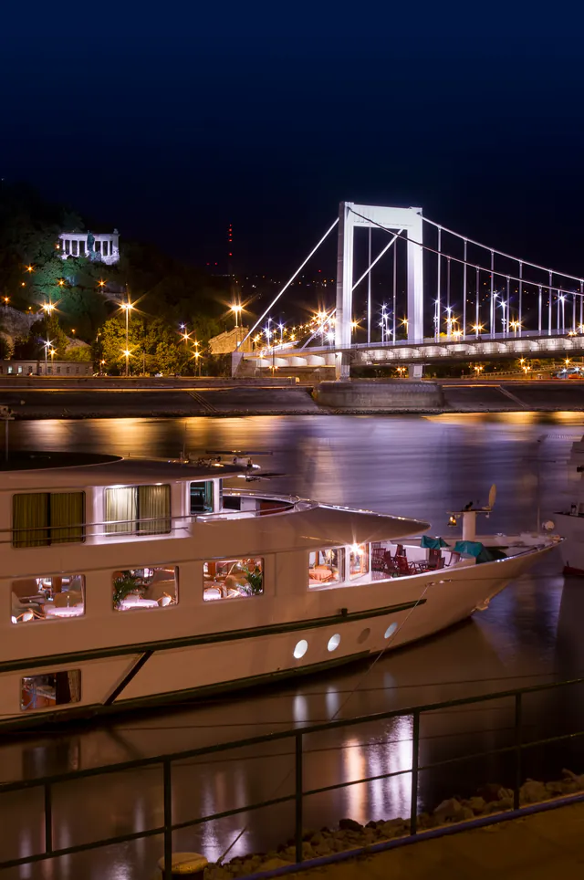 Budapest Danube Cruise with Dinner, Live Folk Music & Dance gallery 4