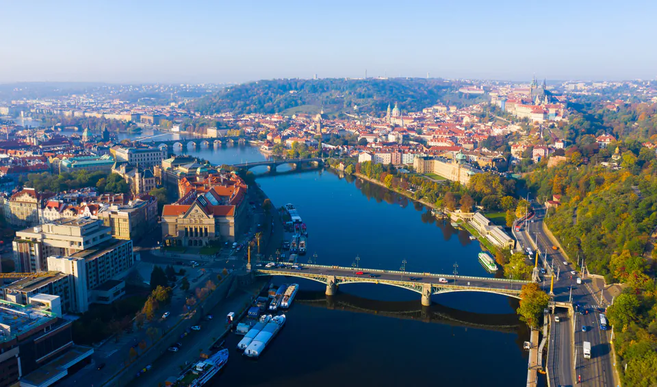Prague Riverside Parties — Navigating the Vltava River and the Geography of Malá Strana
