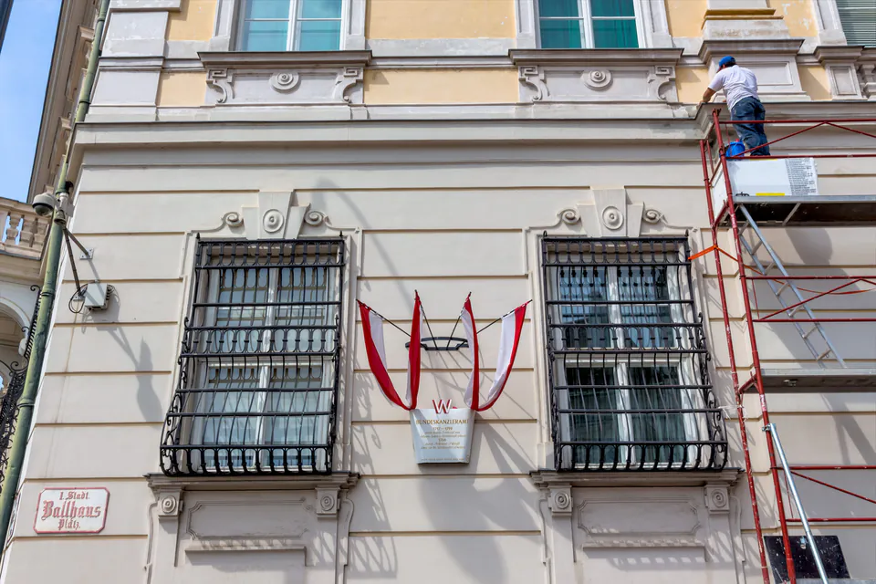 入境奥地利:签证、海关及 Vienna Airport 交通全指南 — 当地行政规则:Meldezettel 与游客登记