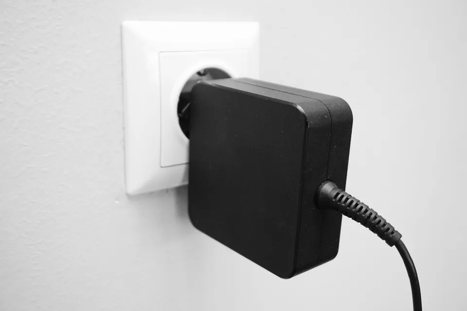 Power adapter label showing input voltage range of 100-240V