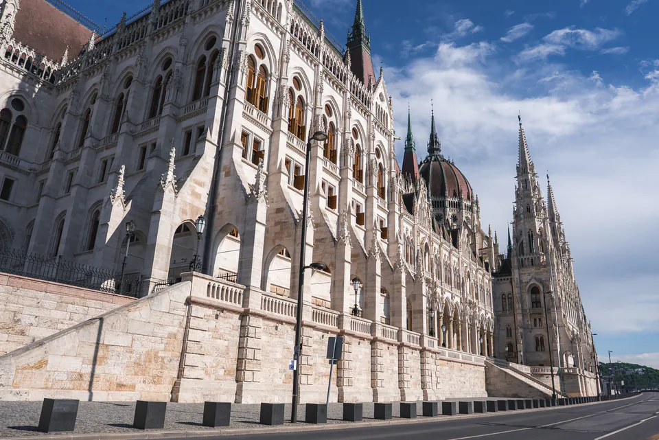 Kossuth Lajos Square — Photography Guide