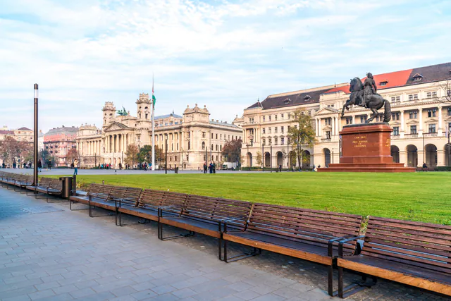 Kossuth Lajos Square — photo 6