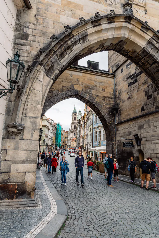 Prague 3-hour Afternoon Walking Tour including Prague Castle — Transcending the Vltava: Malá Strana and the Baroque Display