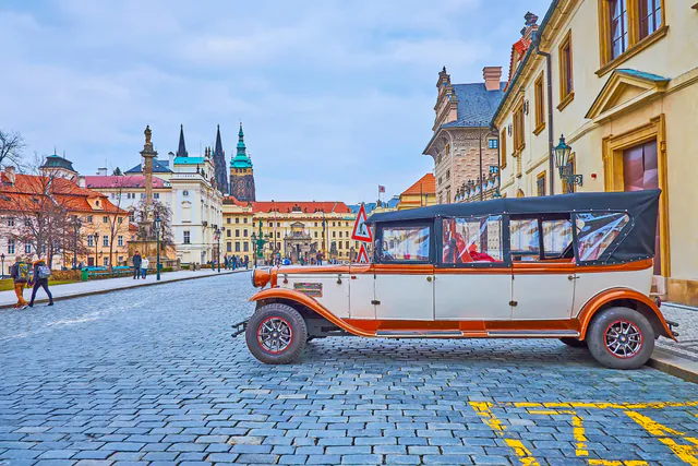 1.5-Hour Oldtimer Convertible Prague Sightseeing Tour