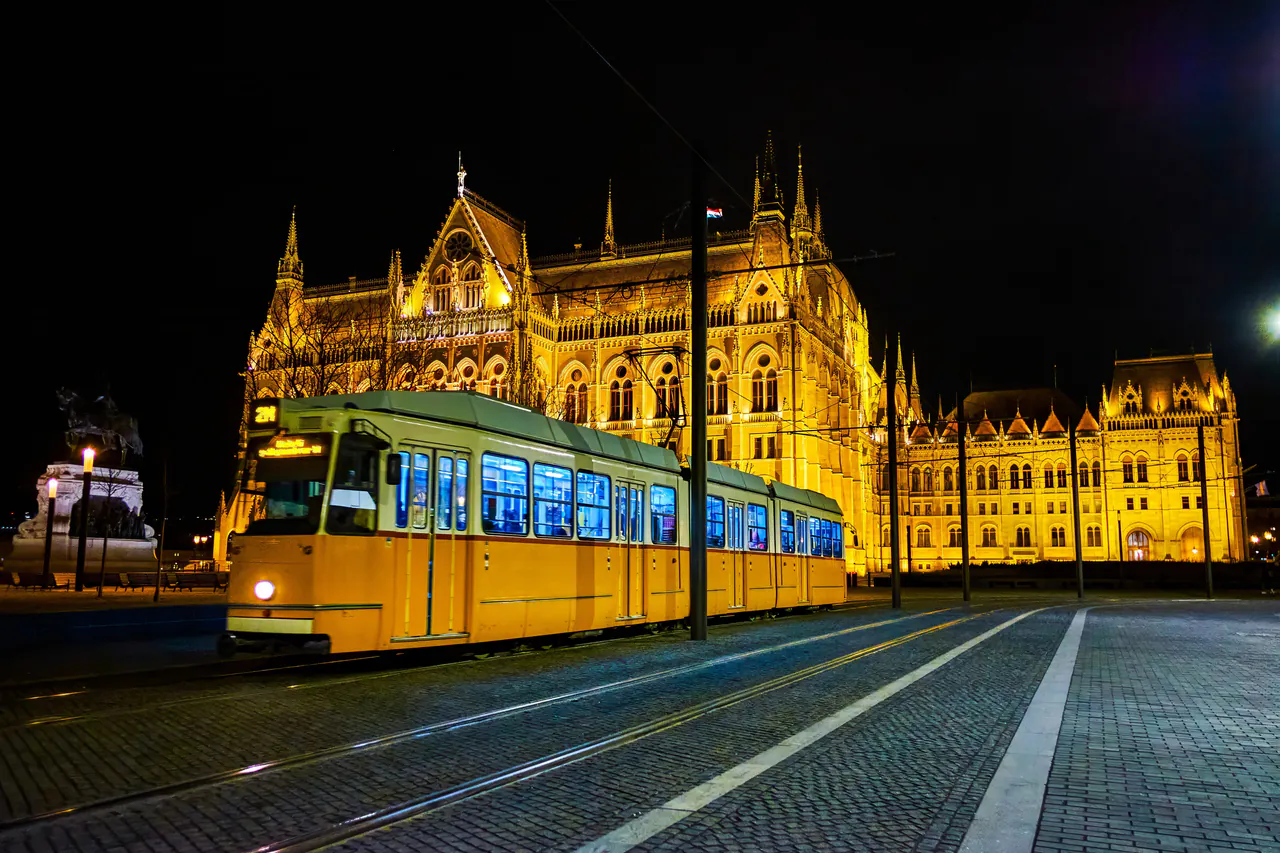 Budapest After Dark: The Ultimate Night Transport Guide