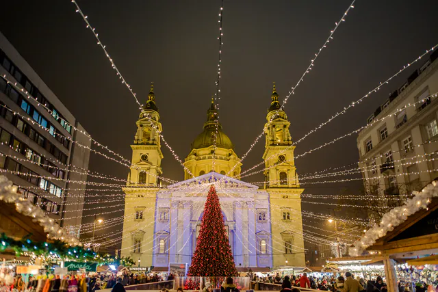 Budapest Christmas Markets (Advent Basilica & Vörösmarty Classic Xmas)