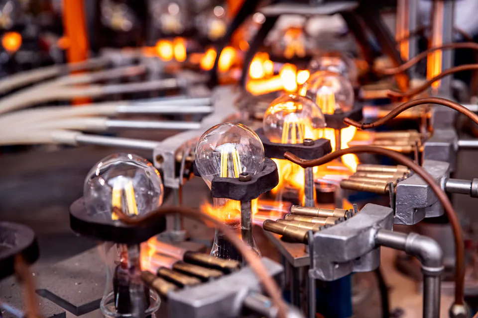 PRAGL - Prague Glass Experience — The Alchemy of the Hot Shop: Kinesthetic Learning and Thermodynamic Realities