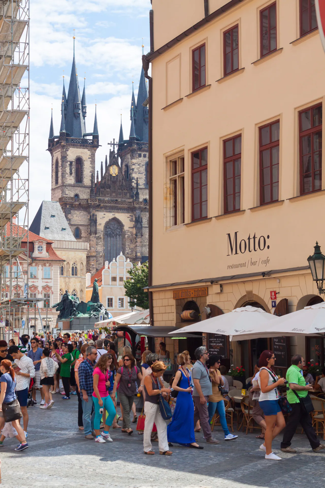 Prague Historic Pub Tour with Drinks Included