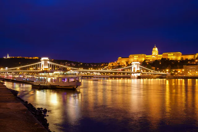 Budapest Danube Cruise with Drink & Margaret Island Stop