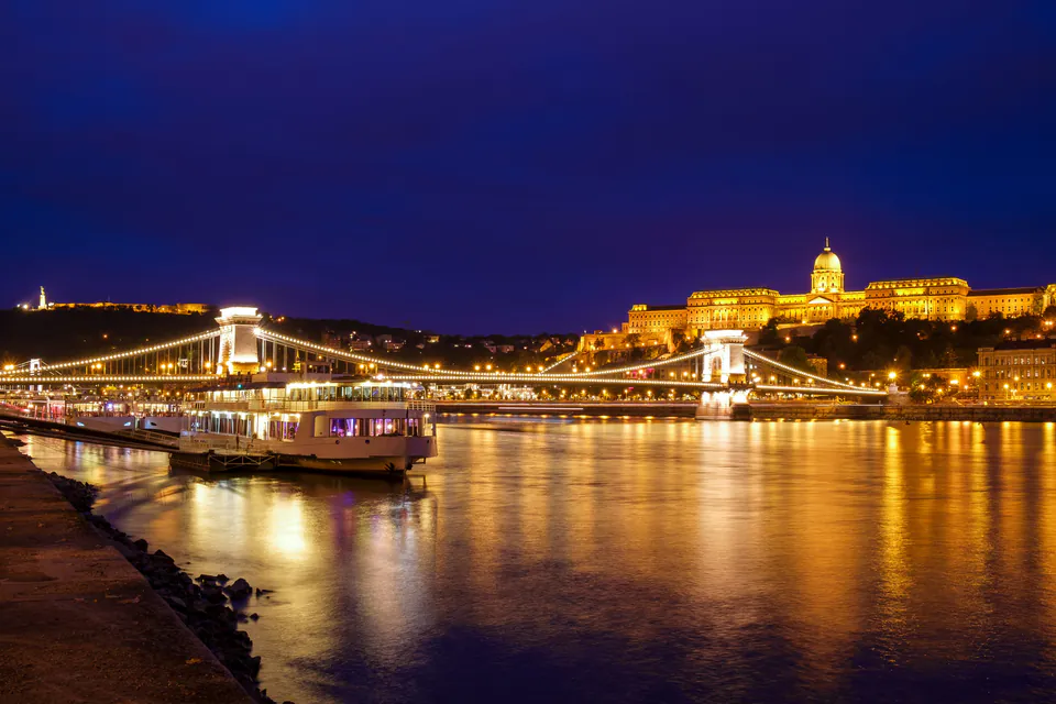 Budapest Danube Cruise with Drink & Margaret Island Stop