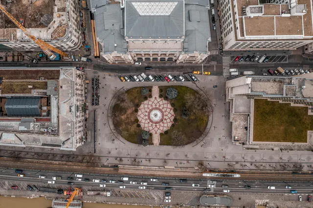 Crescents Over the Danube: The Complete Muslim Traveler’s Guide to Budapest