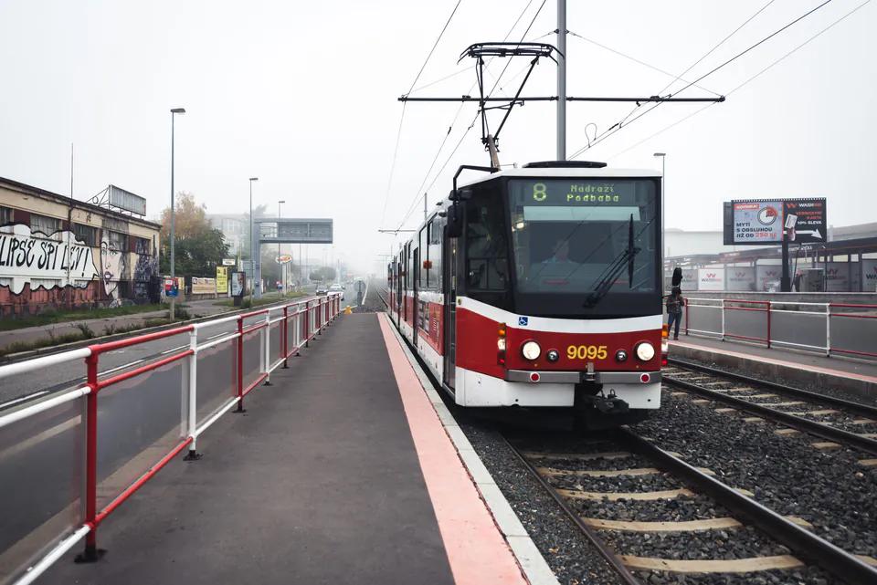 The Ultimate Guide to Prague Night Transport — Regional Integration, Airport Logistics, and the All-Door Boarding Paradigm