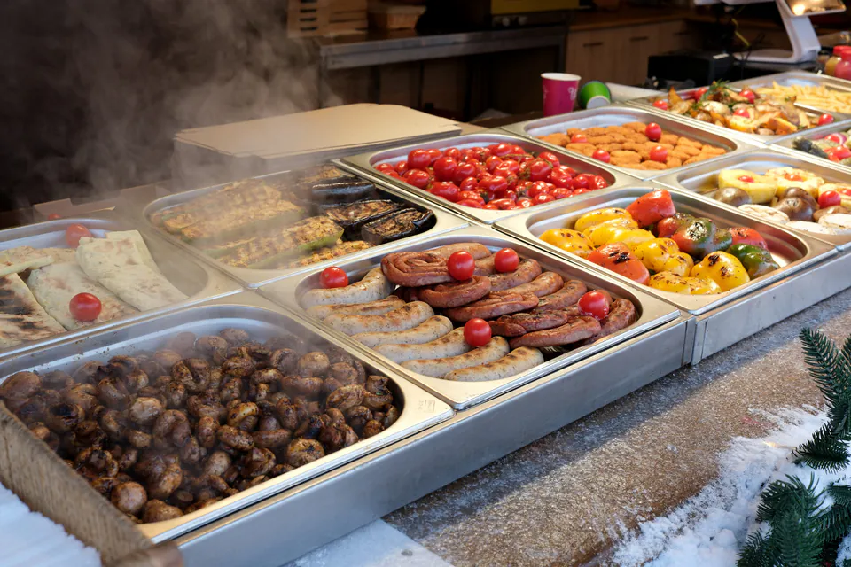 Prague Budget Travel & Old Town Hall Expert Guide 2026 — Eating Cheap: Canteens, Lunch Menus & Supermarkets