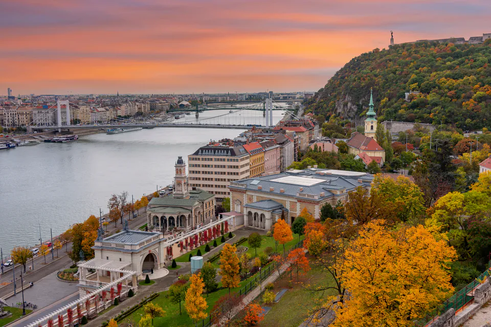 A Local’s Guide to Budapest Weather: When to Go and What to Pack — Autumn: The Golden Hour (September – November)
