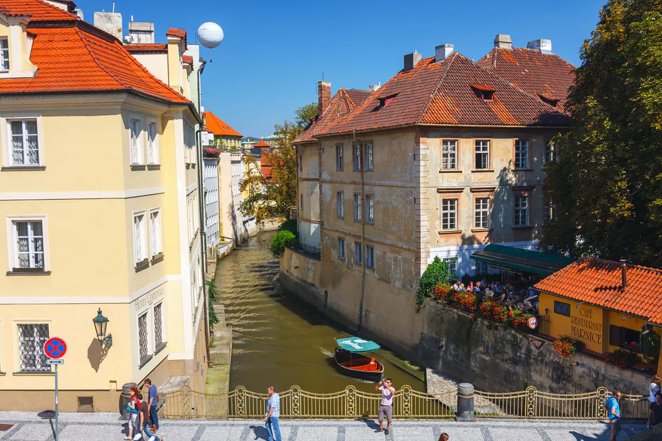 Bohemian Alternative Tours — Liquid Gold: Craft Beer Gardens, Subcultures, and Societal Sanctuaries