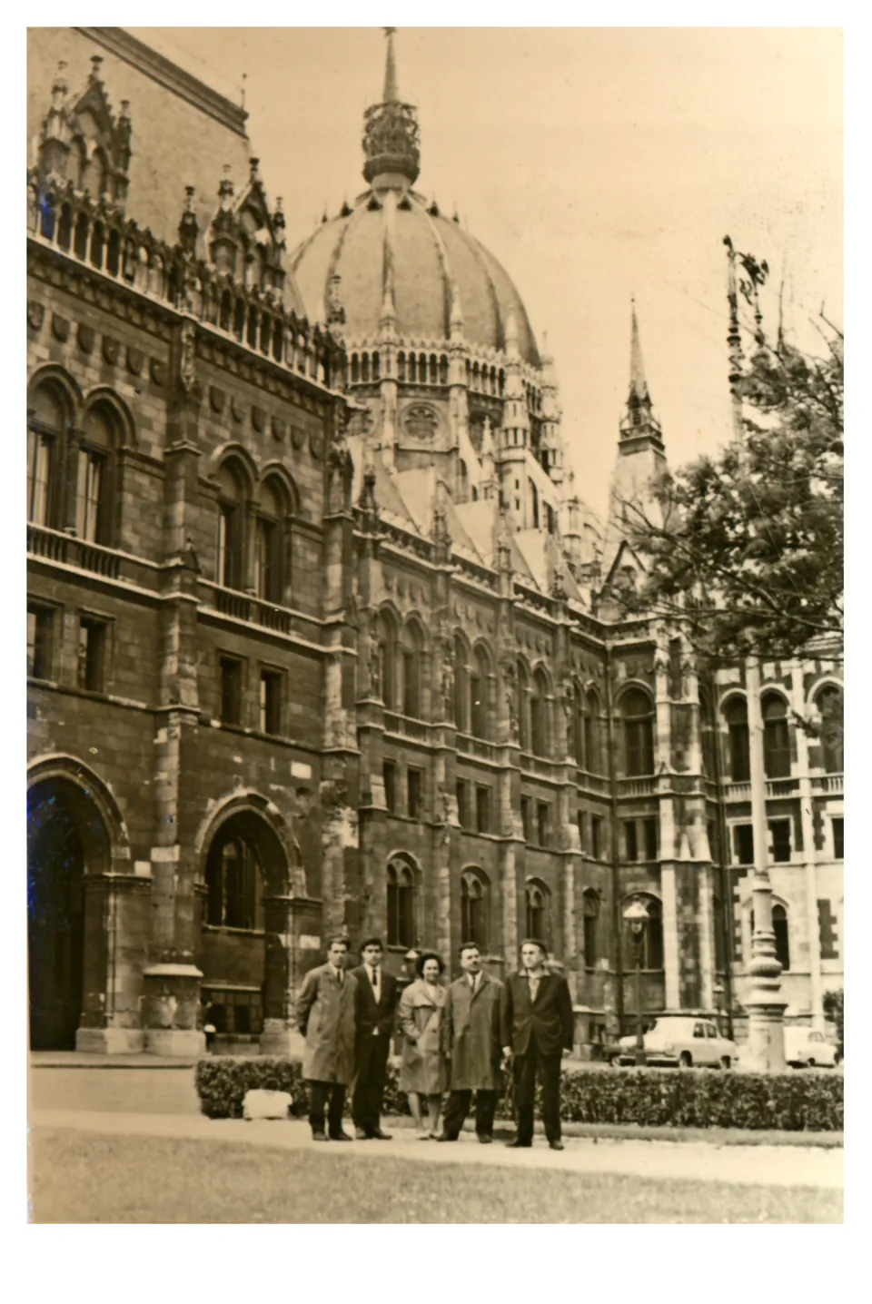 Pub Crawl Budapest — historic view