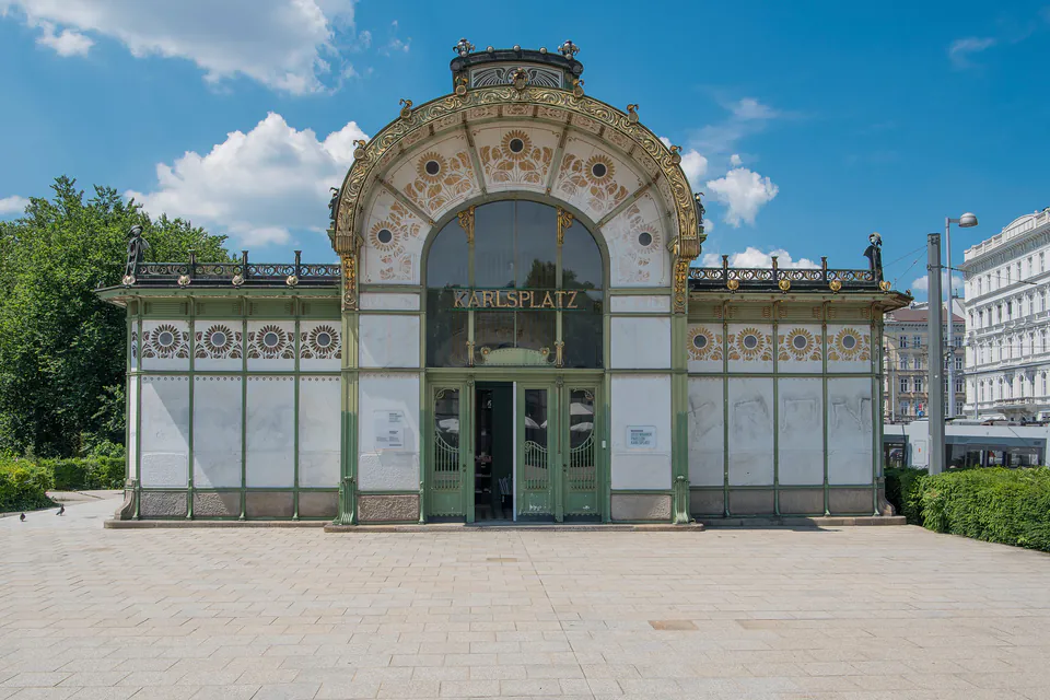 Karlsplatz — La Arquitectura